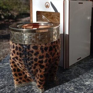 mate imperial premium porongo forrado en animal print, tiento de chivo, guarda virola y pie real de alpaca