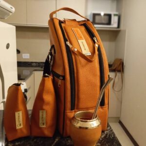 Morral Matero de Cuero Sintético color Ocre Dorado, exclusivo y con gran funcionalidad!