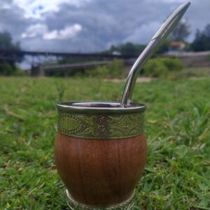 mate imperial de madera (algarrobo/calden) con diseño láser 360° y piezas de alpaca