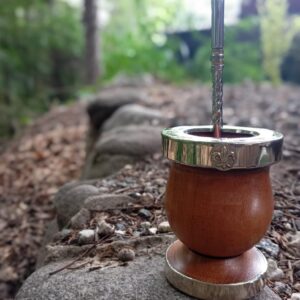mate imperial de madera (algarrobo/calden) con diseño láser 360° y piezas de alpaca