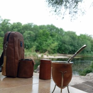 mate criollo porongo con virola cincelada, soporte real de alpaca y apliques en bronce – 12 tribus | hecho a mano en argentina